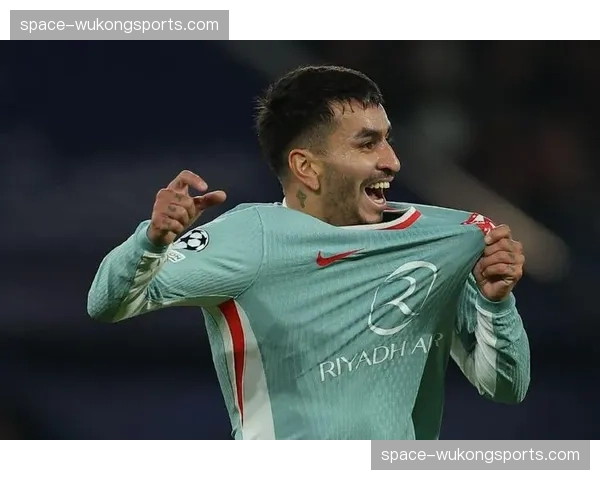 法甲月度最佳奖项公布，巴黎圣日耳曼中场埃梅里当选三月最佳球员