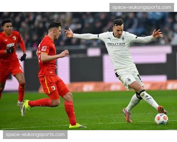 门兴vs奥格斯堡比赛因场外疑似危险包裹短暂中断15分钟 门兴vs奥格斯堡比赛因场外疑似危险包裹短暂中断15分钟