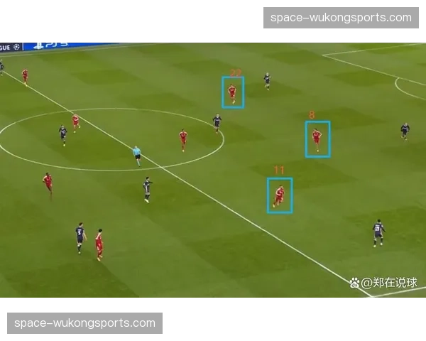 战术复盘：解析利物浦如何用高位逼抢击溃曼联中场